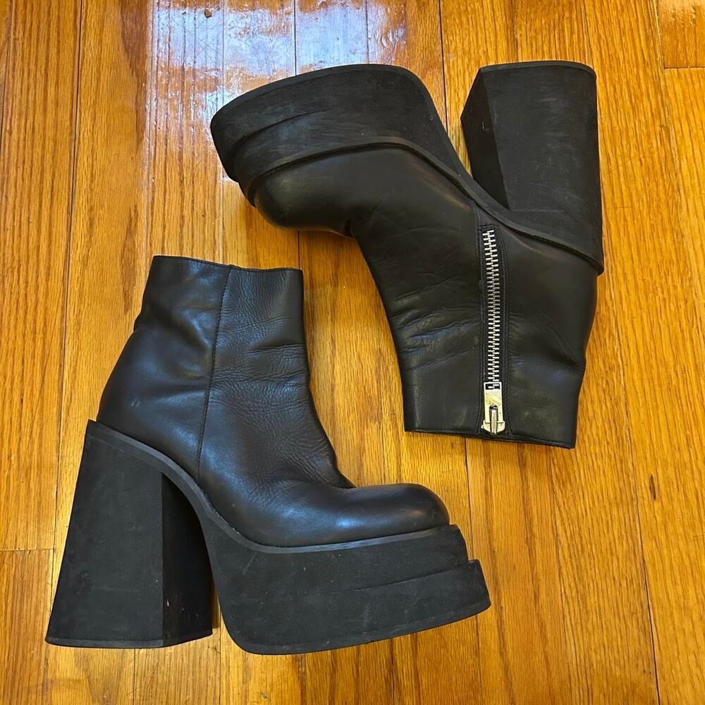 Unif brat boots in black